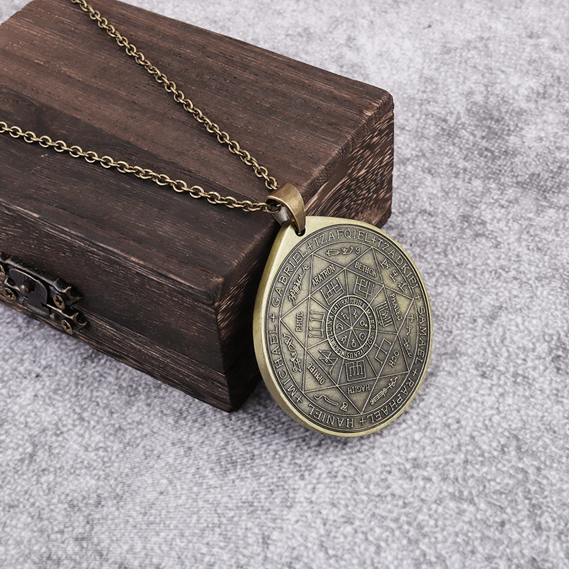 New Seven Pointed Star Circle Pendant Necklace Men Women Vintage Fashion Solomon Amulet Necklace Protection Jewelry