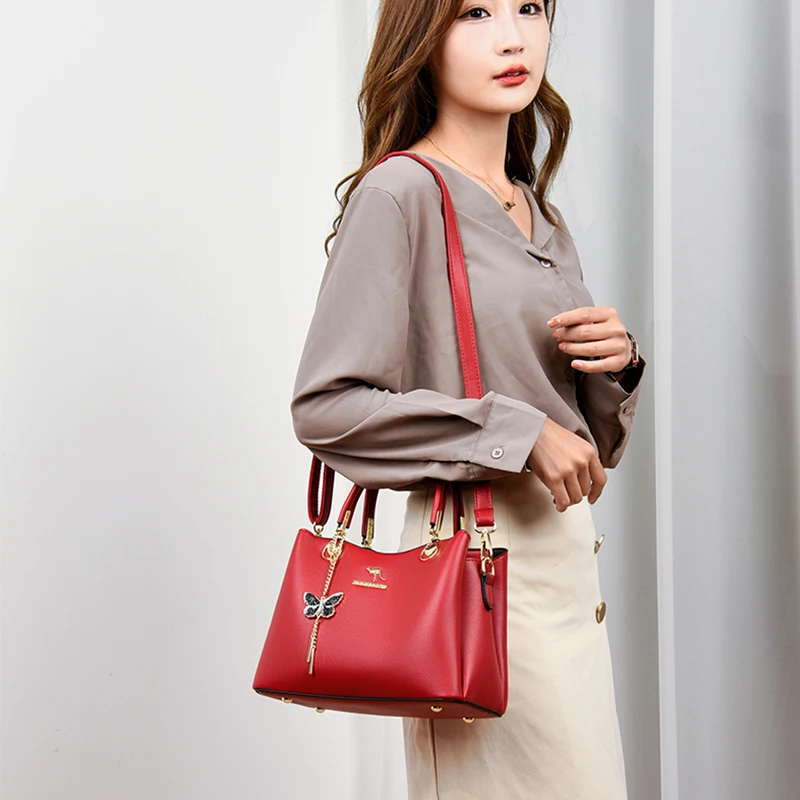 スムースカーフスキンのミディアムサイズのOlaバッグ オラ バッグ ミディアム（スムースカーフ） レッド - LOEWE