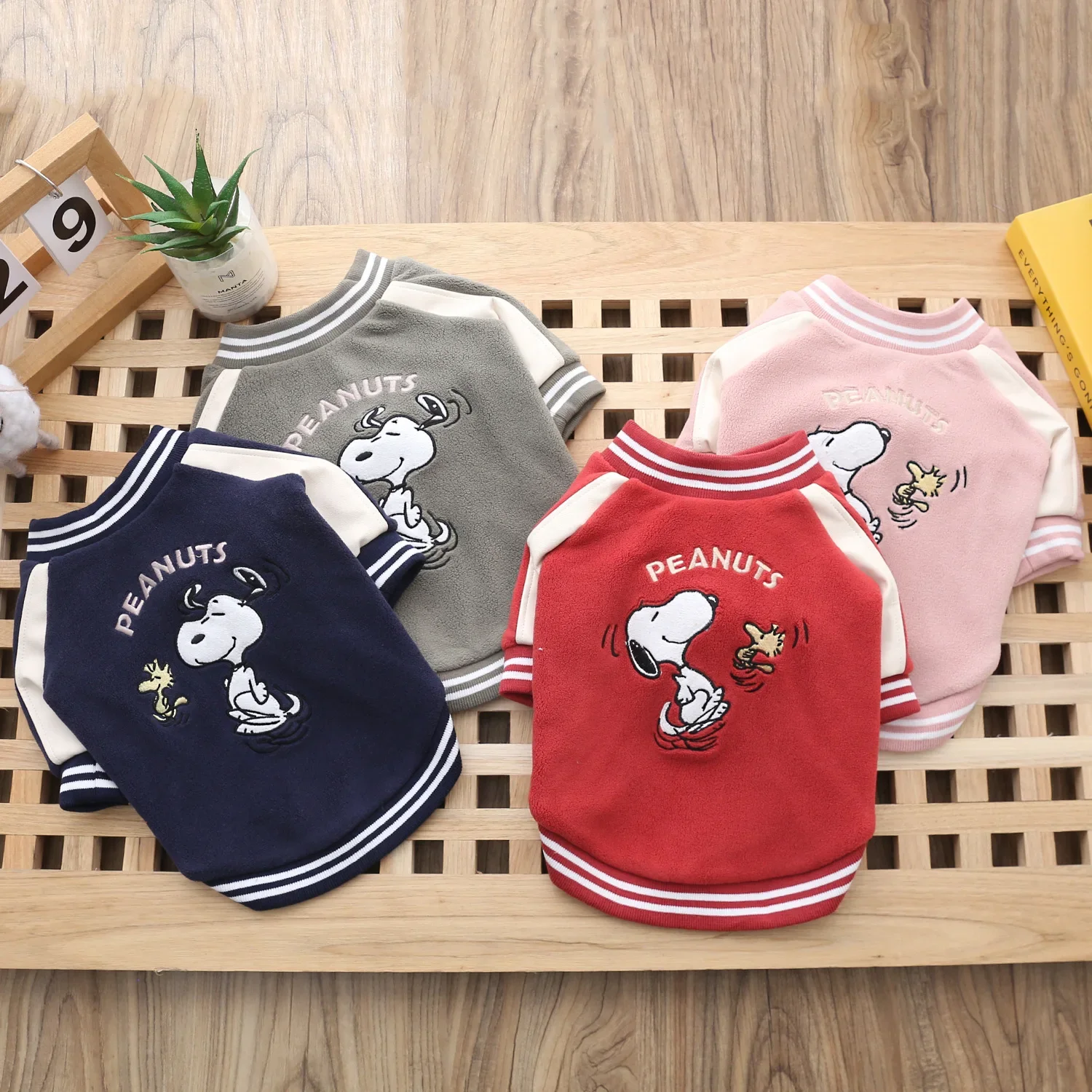 Snoopy's New dog Autumn and winter Four-legged clothes Baseball coat Warm pet dog Jacket Pet Dog Clothes