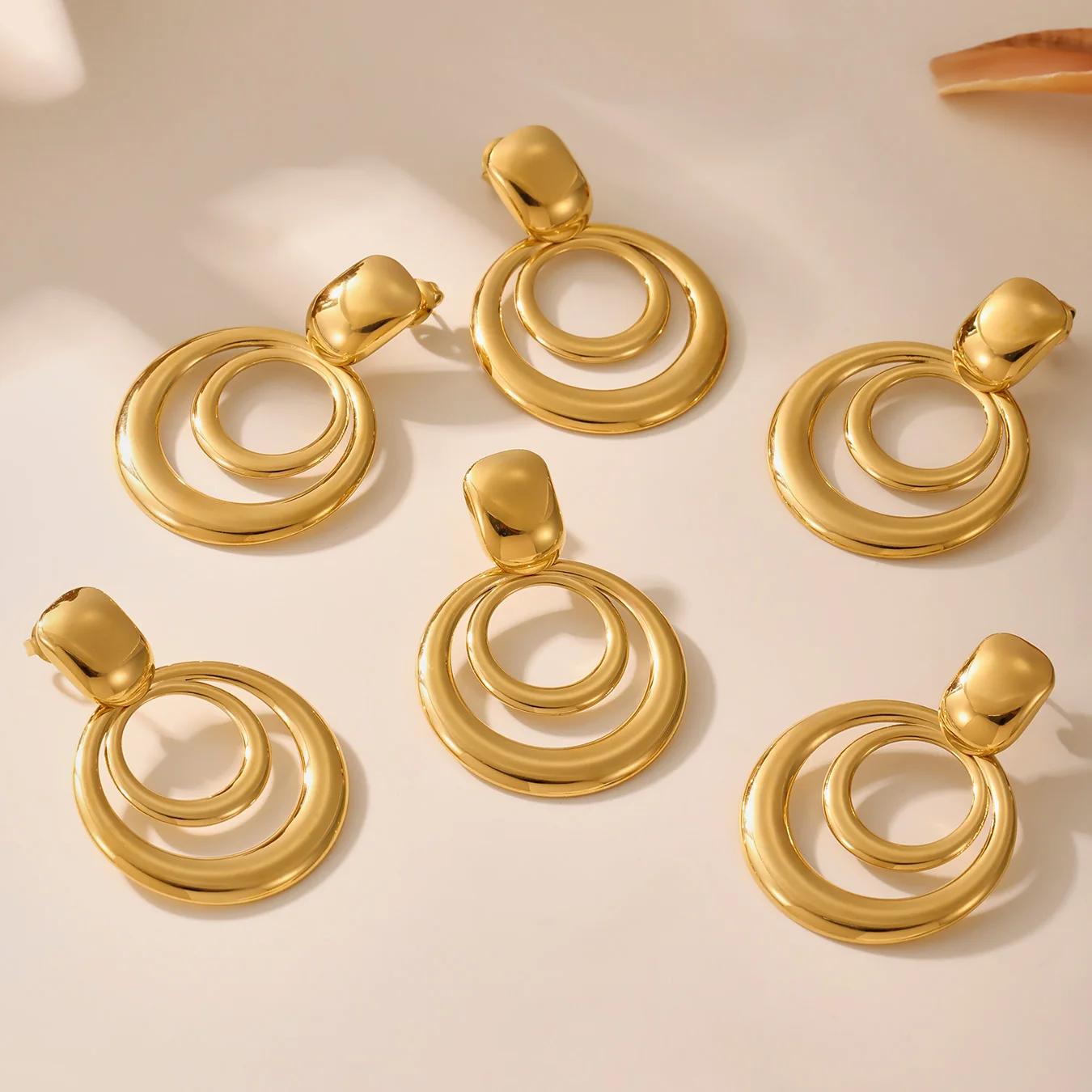 Riesenrad übertriebene vergoldete Ohrringe für Frauen, Wassertropfenform, Edelstahl-Ohrstecker, wasserdichter Schmuck – Detail 10