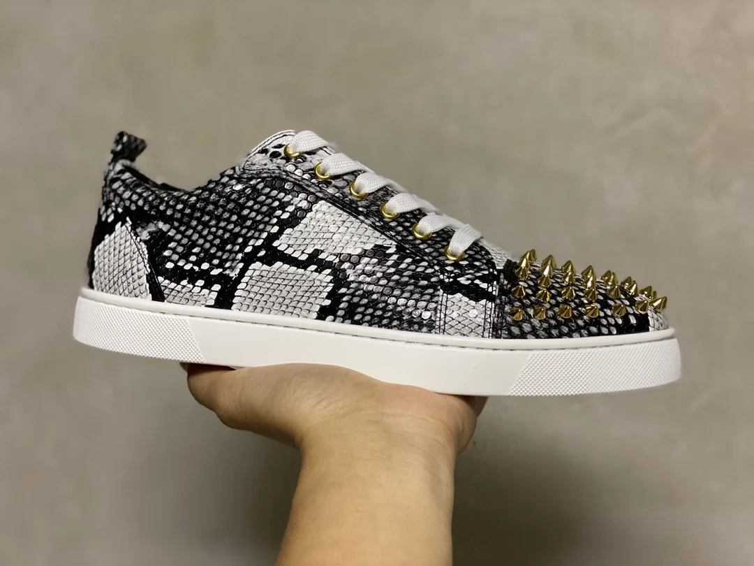 

Luxury Designer Black Snake Pattern Red Soled shoes Rivets Low Top Slip on Casual Sneakers Women Men Punk Party Flat Shoes