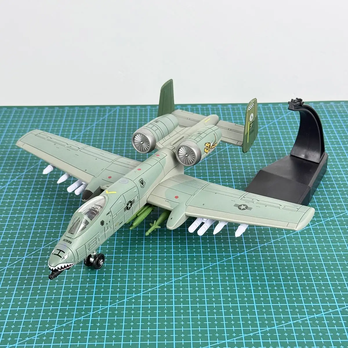 1:72 크리에이티브 밀리터리 장난감 수코이 Su-27 플랭커 항공기 우크라이나 공군 전투기 모델 무기 조립 블록 장난감