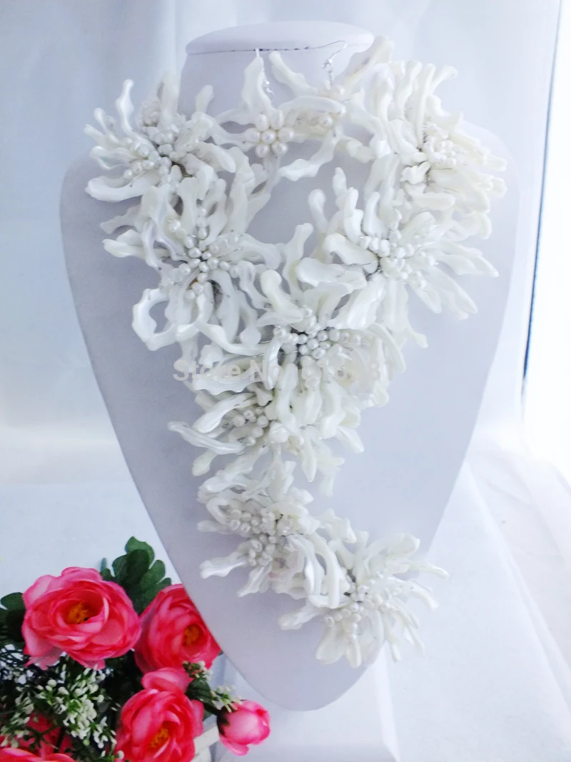 

Fashon Shell Pearl Beads Necklace Pearl Set With Shell Flower 21"