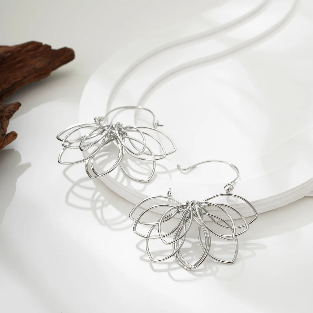 Charm Oversize Metal Flower Shape Hoop Earrings 18K Gold Plated Waterproof PVD Huggie Ear Buckle Vintage Jewelry Gift Wholesale