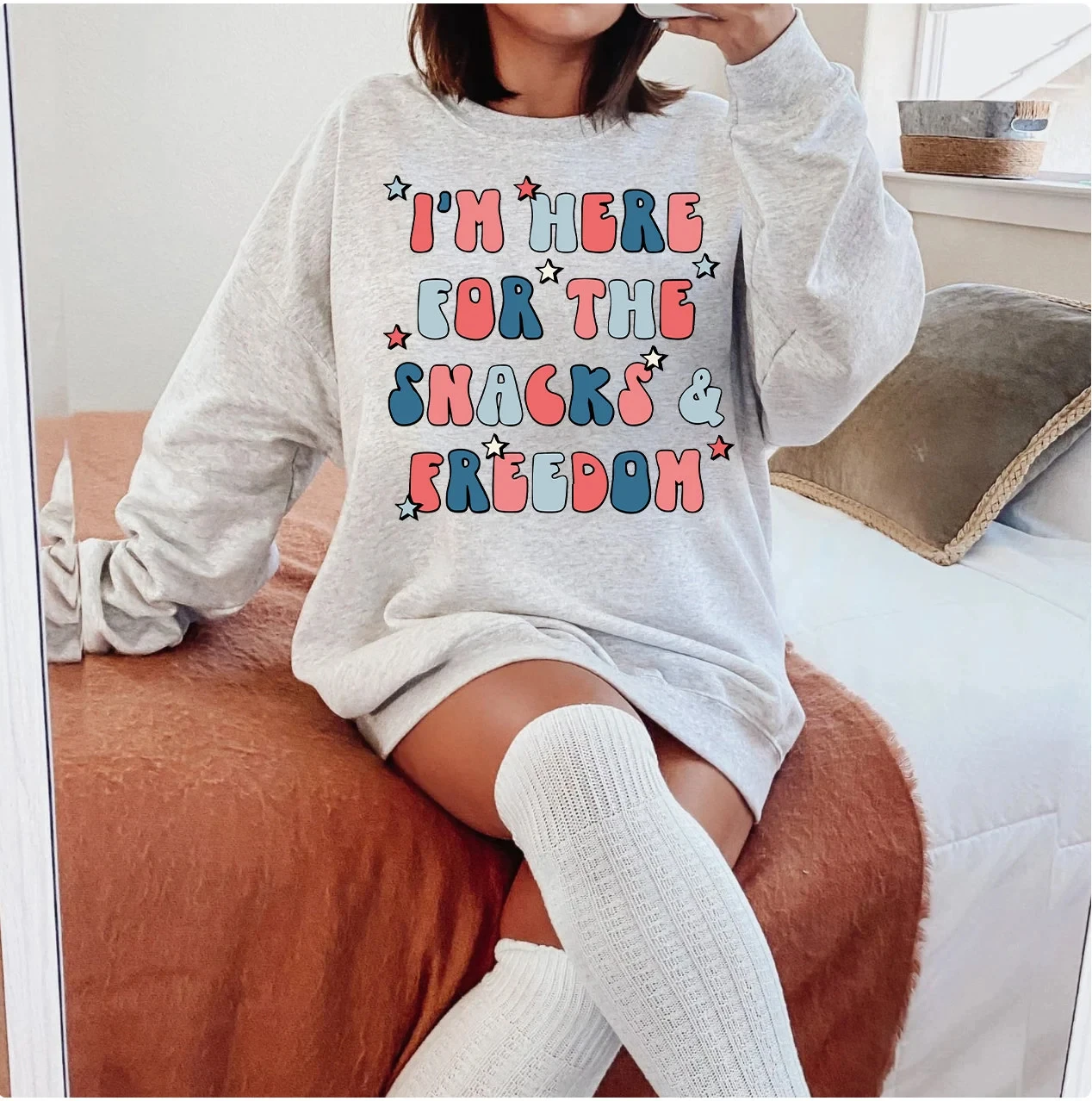 

2024 New Fashion Independence Day Female Individuality Sweatshirt I’m Here for The Snacks and Freedom Slogan Women Clothes