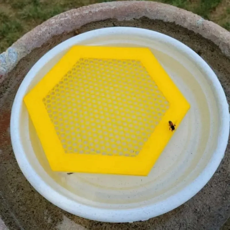 Floating Bee Island-Bee Waterer Hexagonal Bee Insect Drinking Tray Acrylic Beekeeping Setups Luring insects Waterer Catcher Cups 2