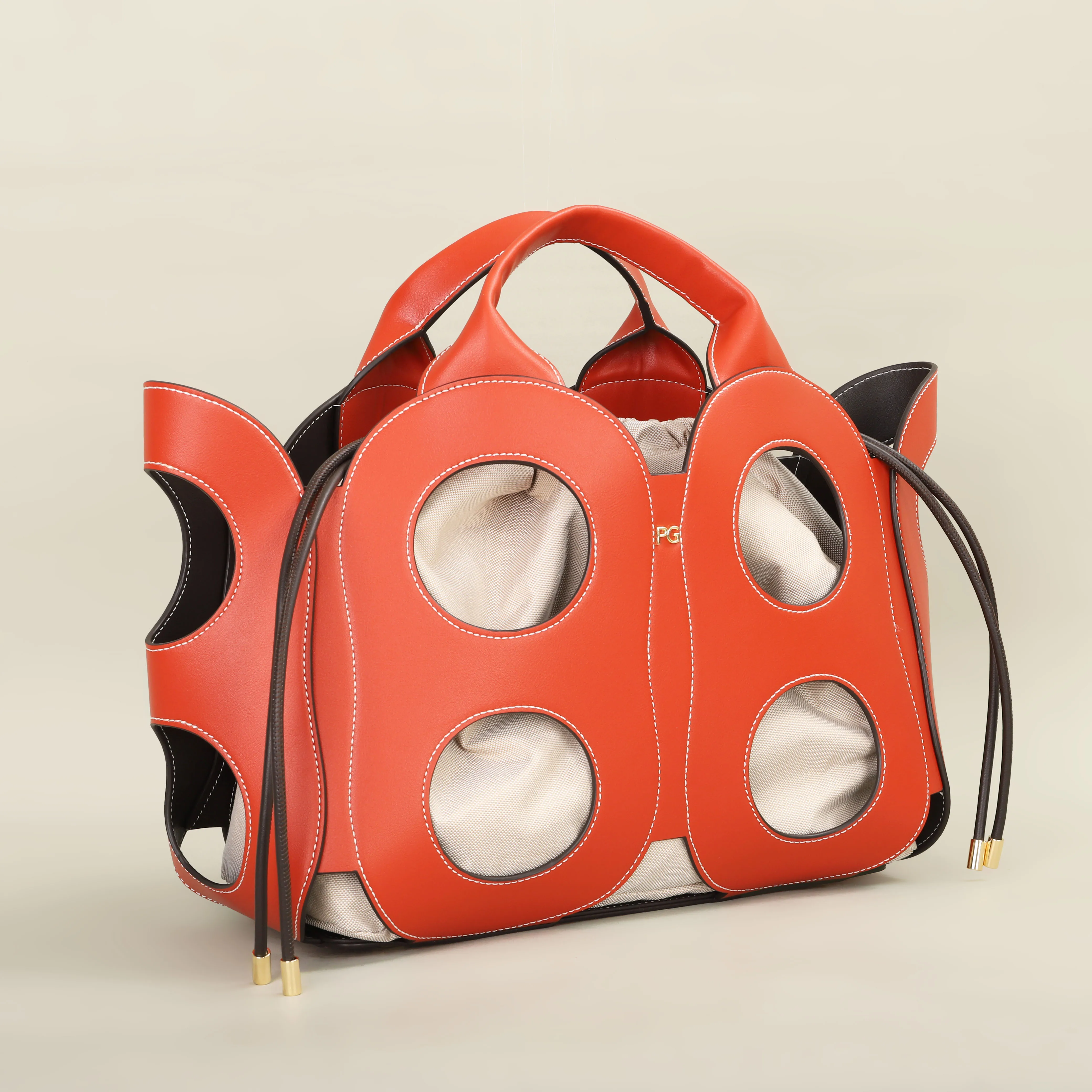 Fashionable TPU hollow design bucket bag close-up