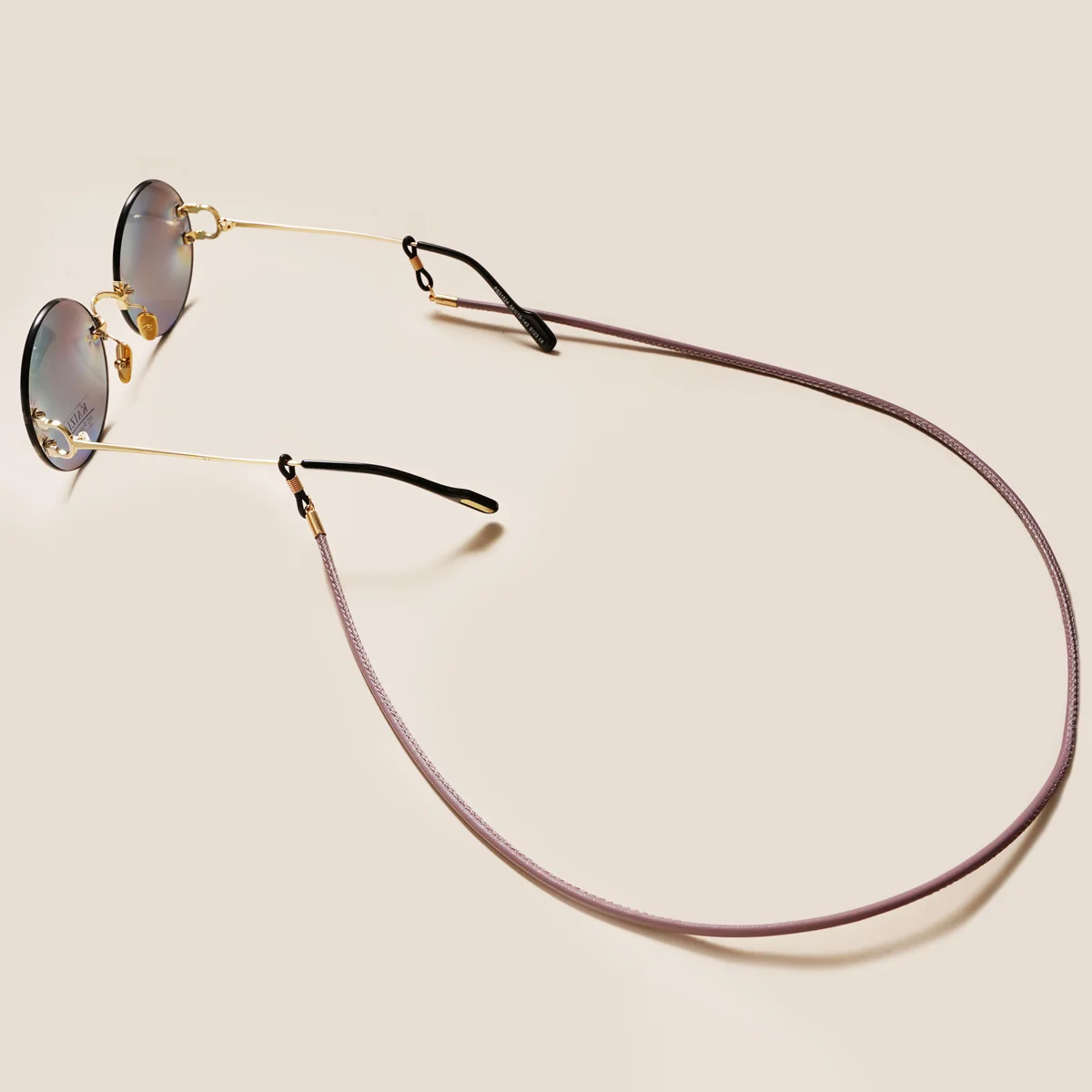GERNEO® - Valencia - cinturino per occhiali di alta qualità in pelle scamosciata - cordino unisex in PU per occhiali da sole e da lettura - portaoggetti argento (1 x marrone scuro