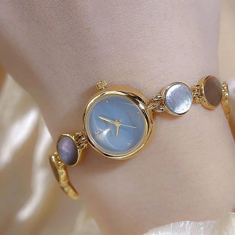 Elegant Women's Gold Bracelet Watch - Stylish & Fashionable Timepiece