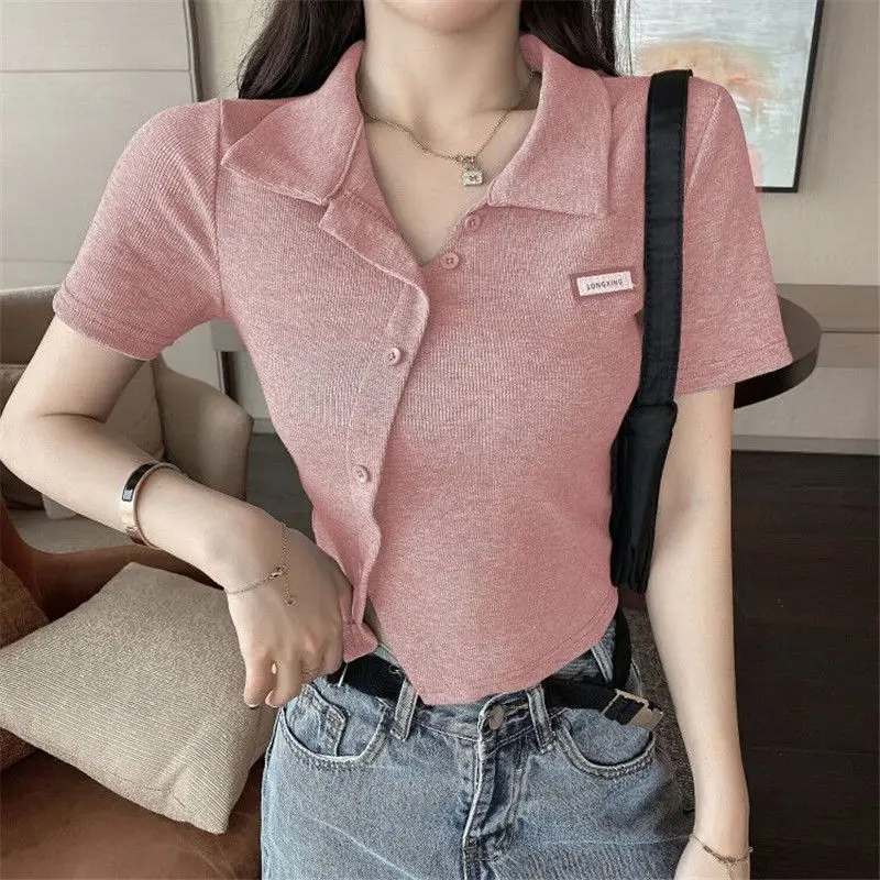 Camicia con collo a polo Bottoni T-shirt da donna Tinta unita Crop Top Gioventù Y2k Abiti di moda V di alta qualità con colletto Estetico sintetico - immagine 3