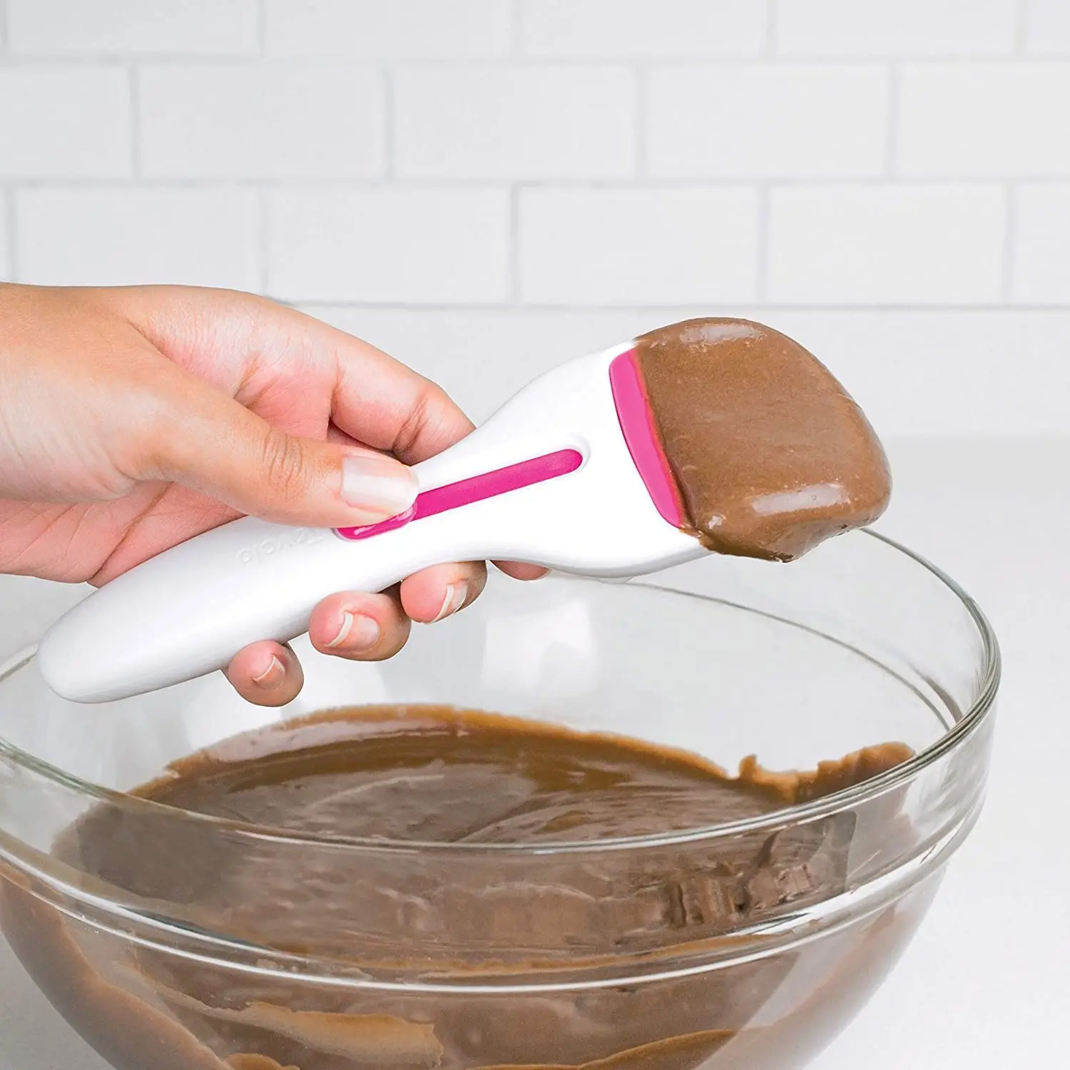https://ae01.alicdn.com/kf/Scf0ffdf0a57041cca46cd2d7e43e581aI/Scoop-With-Silicone-Plunger-Measures-Equal-Cupcakes-or-Muffins-One-Touch-Sliding-Button-Dispenses-Batter-Dishwasher.jpg