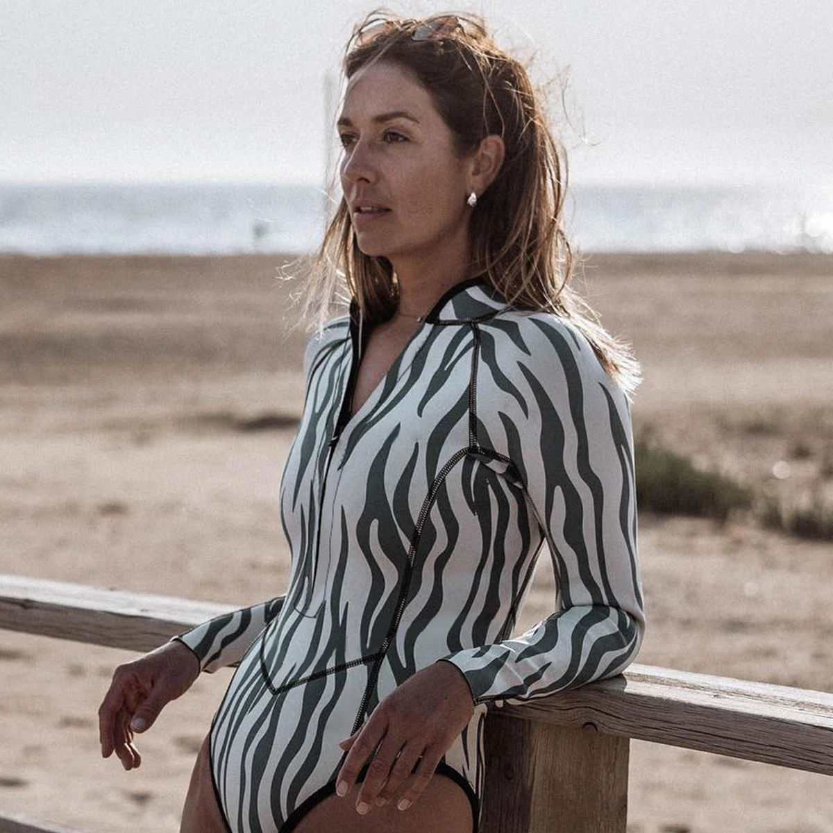 2025 Women’s Long-Sleeve Surfing Swimsuit – Retro Print One-Piece with Zip Front, Vintage Style Bathing Suit Beachwear Swimwear