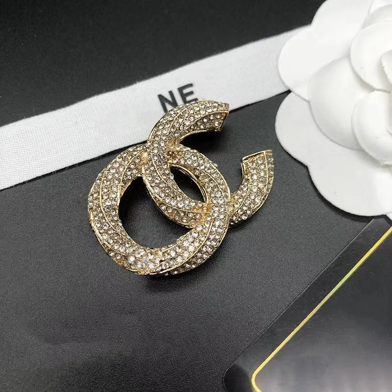 

Vintage letter diamond brooch premium letter brooch pin dress corsage luxury badge ornament