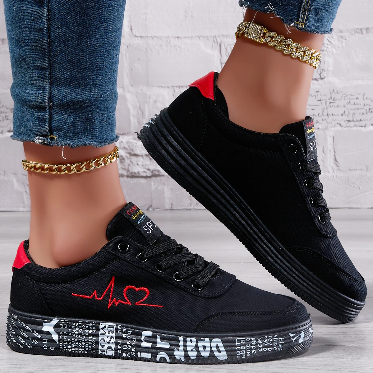 Love Canada Pattern Print Sneaker Shoes For Men Women main image 1