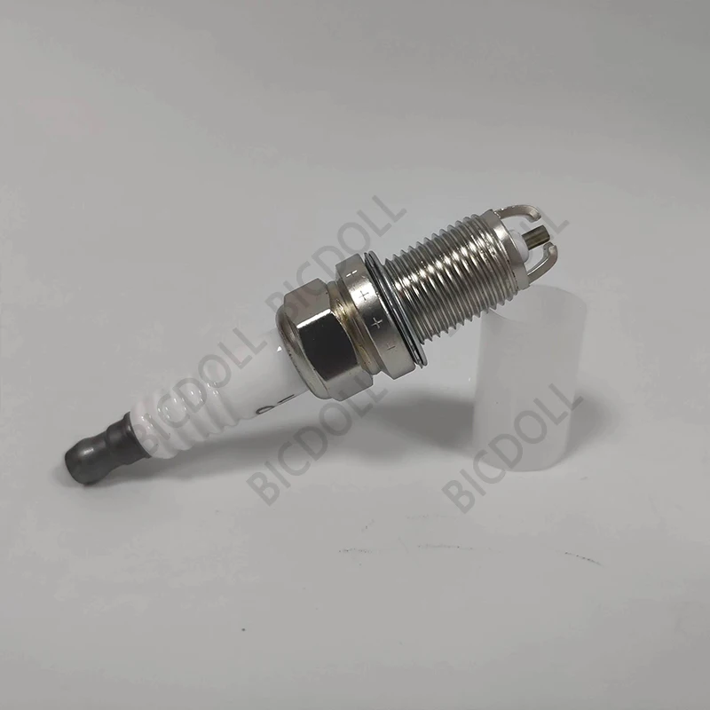 

1pcs 90919-01192 K16TR11 Spark Plug for Toyota Corolla Corsa LAND CRUISER PASEO RAUM MPV 4E-FE 5VZ-FE