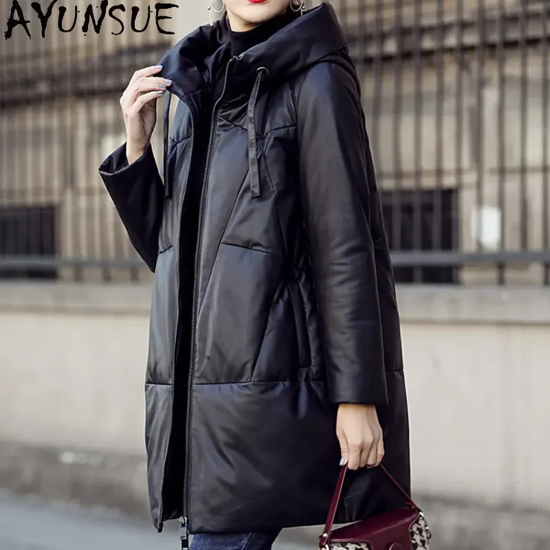 

Женская зимняя длинная куртка из натуральной кожи