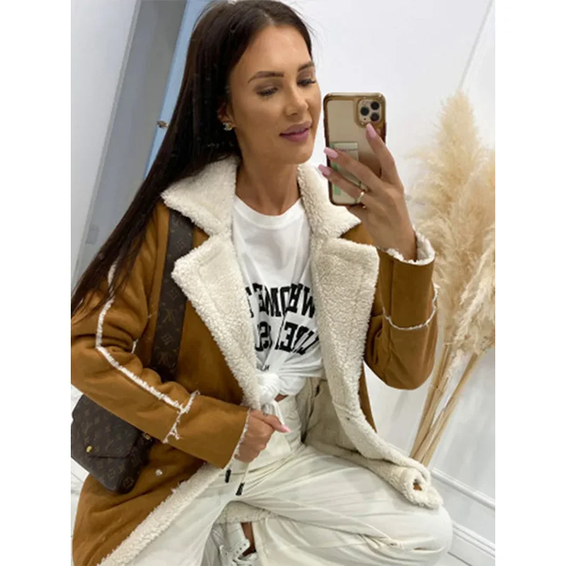 Рисунок 5 - Женское пальто с отложным воротником