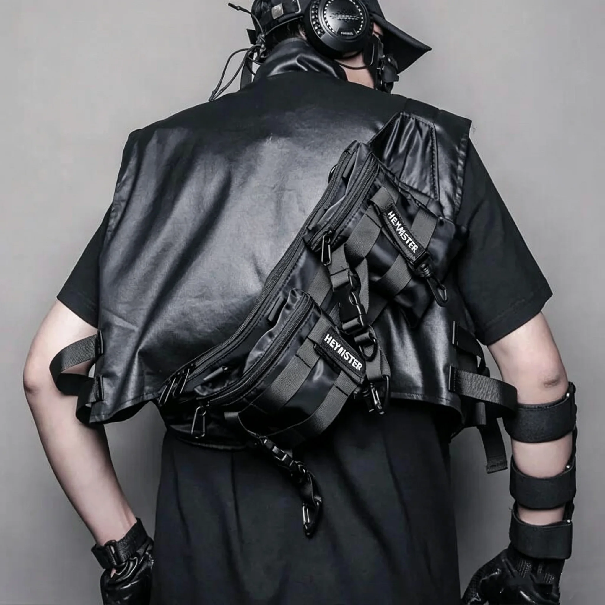 รูปสินค้า กระเป๋าผ้าสไตล์ Techwear ผู้ชายผู้หญิง ถอดได้ ใส่สบาย พร้อมกระเป๋า Crossbody