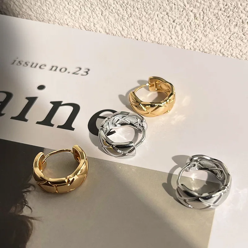 

Ретро Геометрические ромбовидные решетки, искусственные роскошные индивидуальные серьги-кольца для женщин, модные ювелирные изделия, минималистичные аксессуары, оптовая продажа