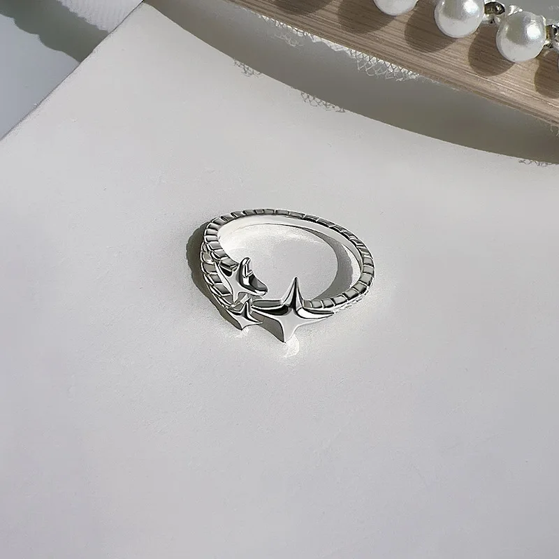 خاتم بلون ذهبي