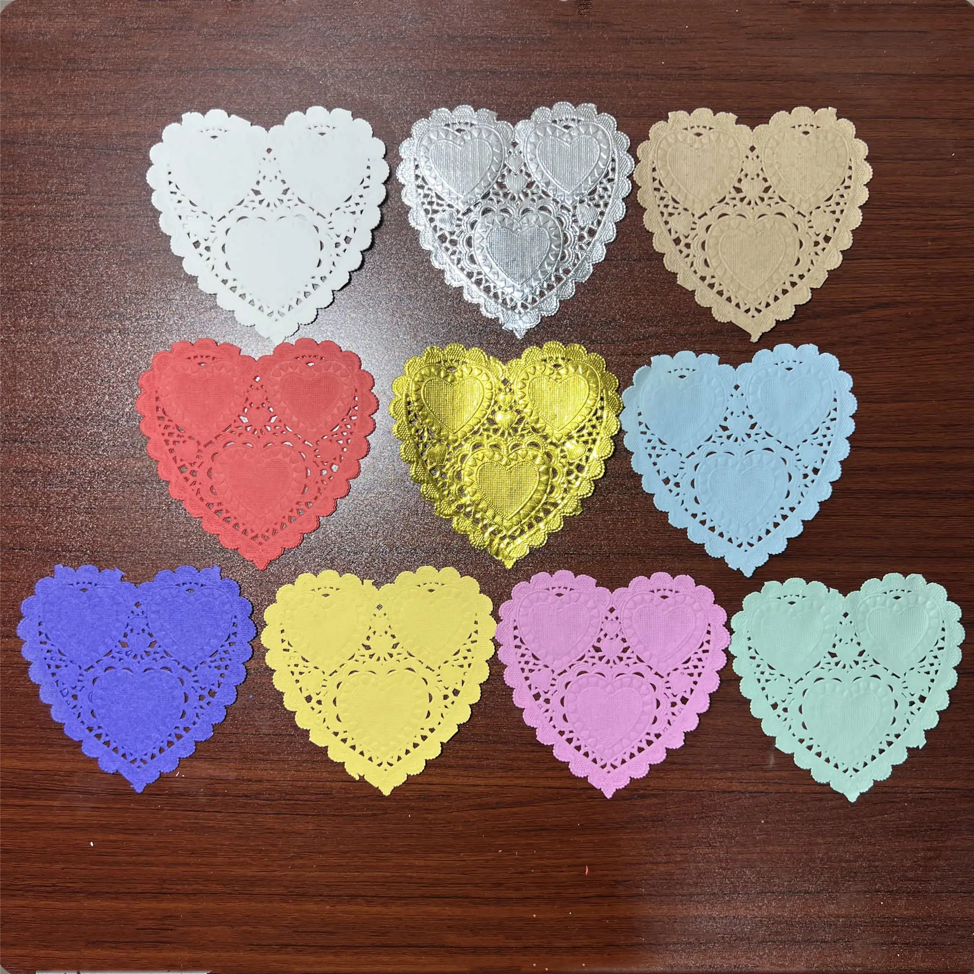 50pcs Heart-Shaped White Gold Lace Paper Doilies for Crafting and Wedding Decor