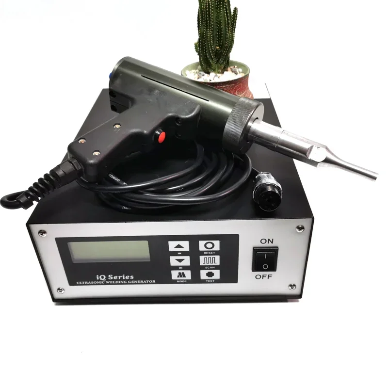35KHZ Portable Ultrasonic Welding Equipment Fabric Handheld Spot Welder 4