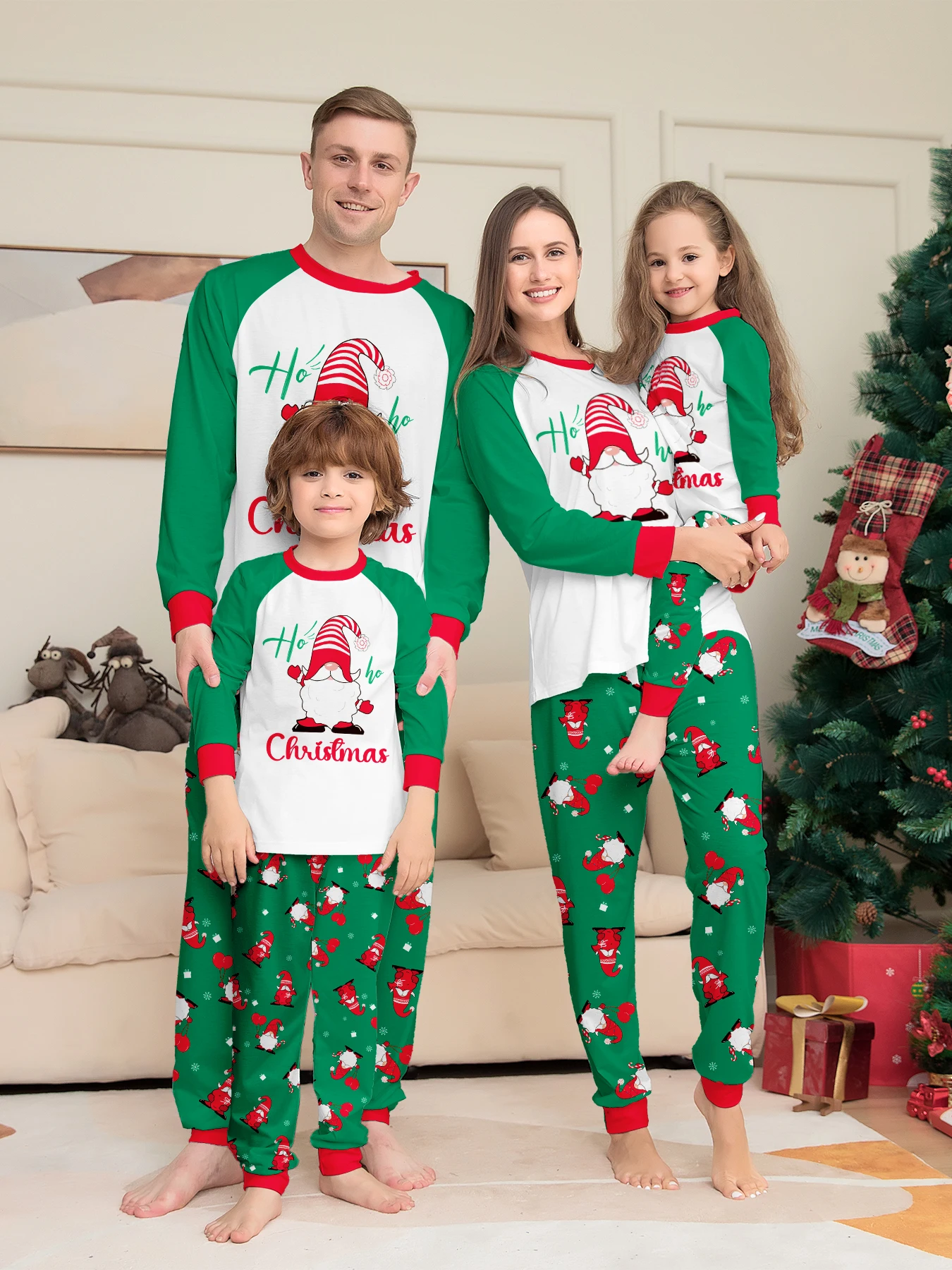 thumbnail image 1 of Conjunto de pijamas a juego para madre, padre e hijos con estampado de Papá Noel de Feliz Navidad, 2 piezas, informal, suave, para estar en casa, pijamas navideños, aspecto familiar, 1 of 5