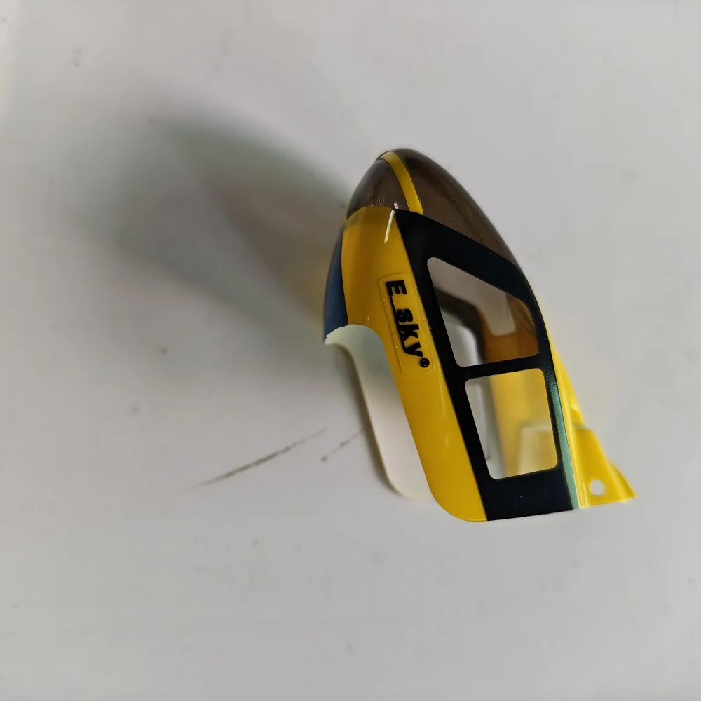 Coque fuselage ESKY 150EC complète avec LED allumée, prête pour montage.