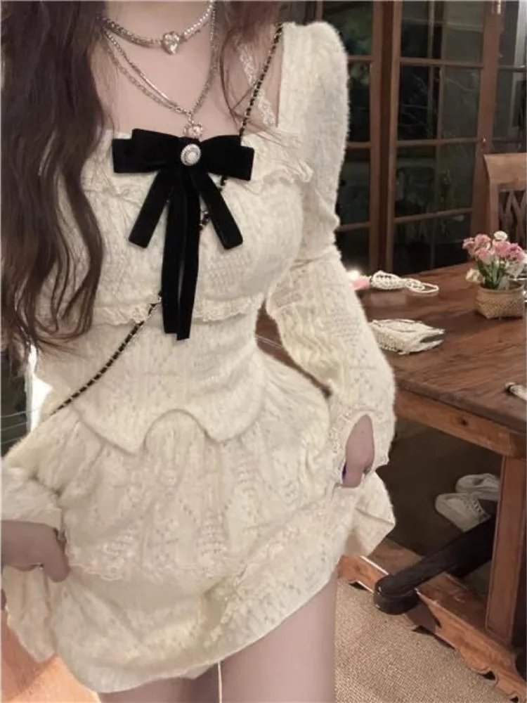 

Женский винтажный костюм из двух предметов, повседневная облегающая блузка и многослойная мини-юбка во французском стиле Y2k, осень 2023