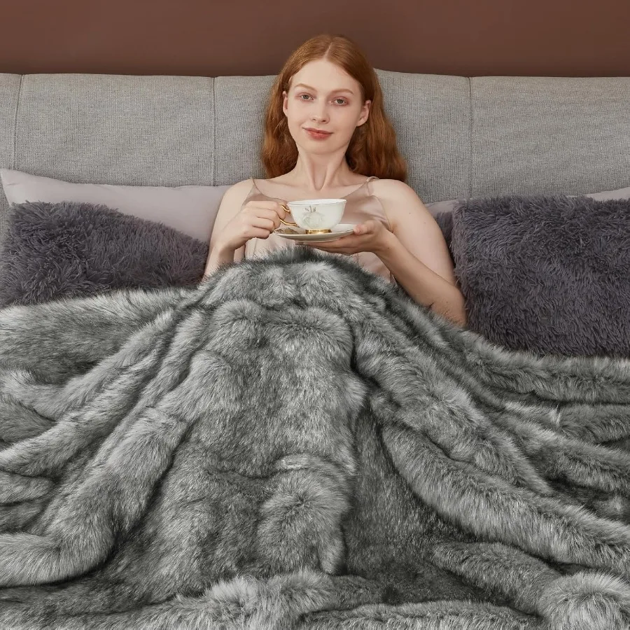 Luxury 1000GSM Faux Fur Throw Blanket Super Heavy Thick Warm Cozy Blanket for Couch Bed Sofa Plush Fuzzy Elegant Soft Reversibl