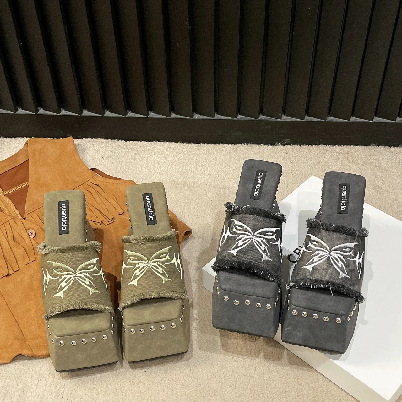 2024 New Summer Women's Slippers Thick-soled New Retro Open-toe Rivet Sandals Women's Square Toe Outdoor Fashion Slippers