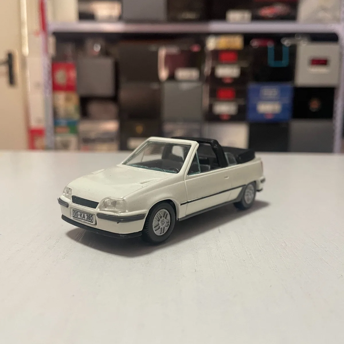 

Литая в масштабе 1:43 модель автомобиля Opel Kadette GSi Cabrio 1993, коллекционная сувенирная демонстрационная модель из сплава