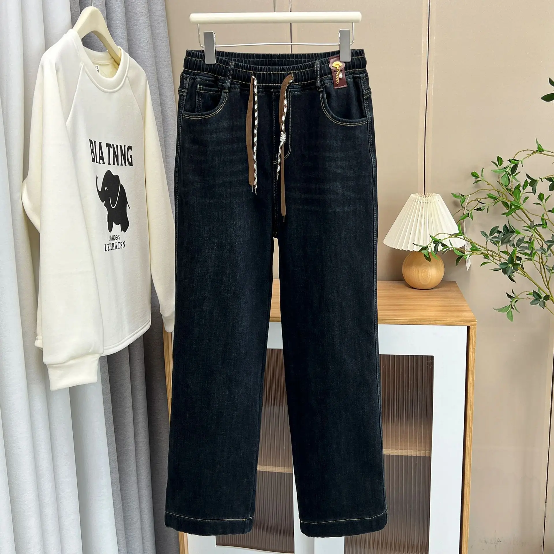 XXXXL Fashion Plus Size Women's Jeans New Winter Style three-dimensional Decorative Fleece Warm Straight Leg Trousers 286