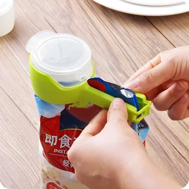 4 Colors Snack Bag Clips for Food Storage Sealing Clips Pour Spouts Kitchen Chip Bag Plastic Cap Sealer Kitchen Tool