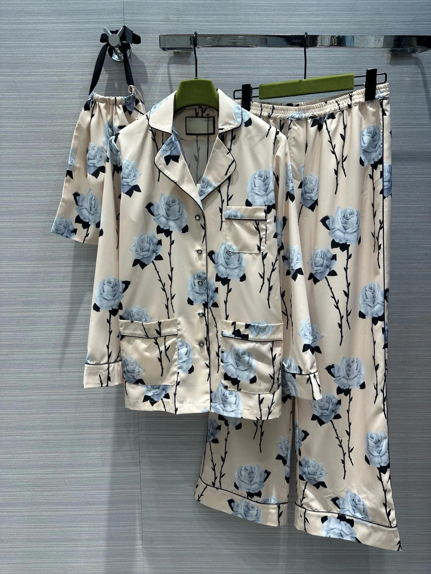 

2024，oil painting art print pajama style suit, romantic spring French elegance, lapel shirt with wide-leg straight pants! Casual