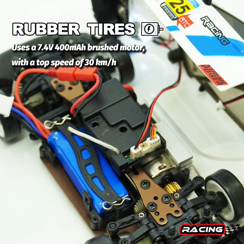 Gros plan sur la WLtoys 1:28 voiture RC 30km/h gyroscope LED, détails de la carrosserie rouge et des phares