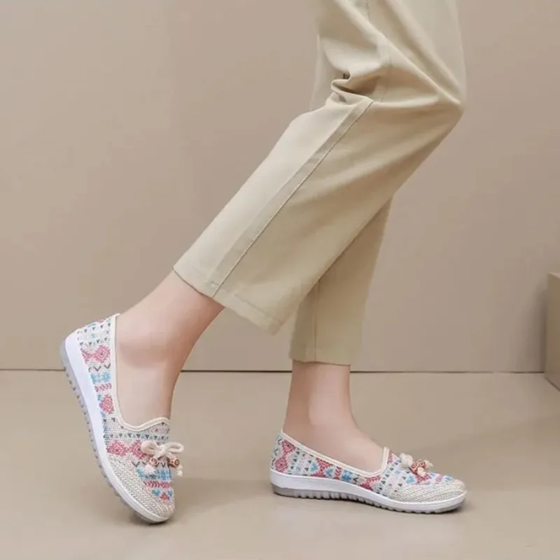 Women's Cloth Shoes New Lazy Footwear Casual Breathable Mom Shoes Shallow Mouth Ethnic Style Ladies Flats Zapatos