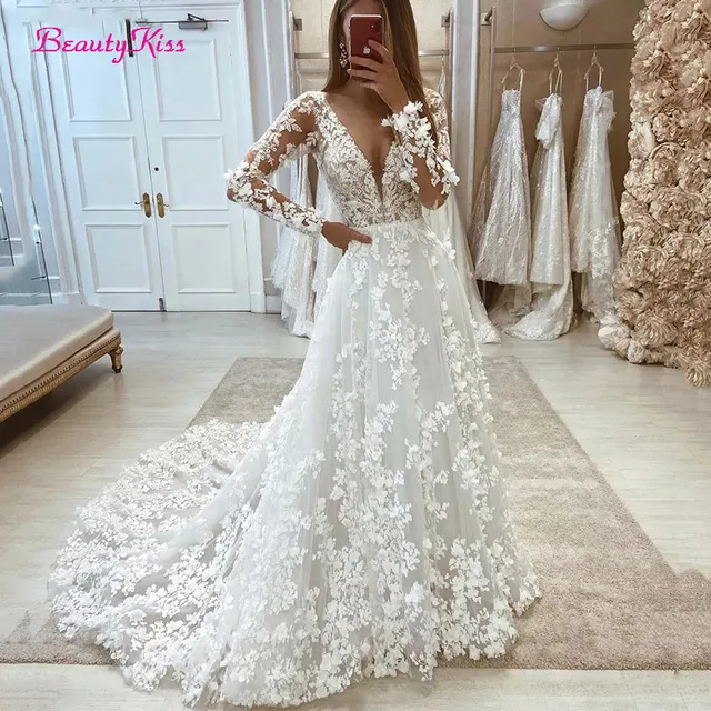 Abito Da Sposa In Pizzo Con Spalle Scoperte E Maniche Lunghe - Elegante E Classico