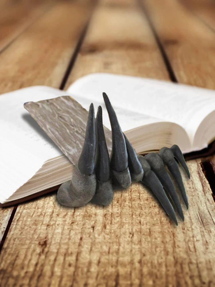 

Resin Witch Hand Statue Hand Of Spook Quirky Book-marks Devil Hand Book Mark Art Figurines Thriller Page Clips Halloween Gifts