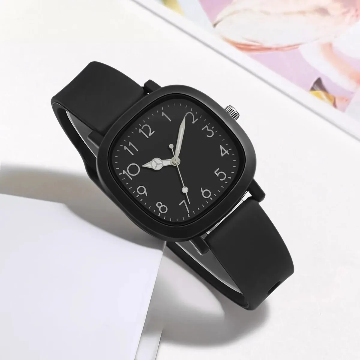 Elegant Silicone Strap Women's Quartz Watch with Arabic Numerals