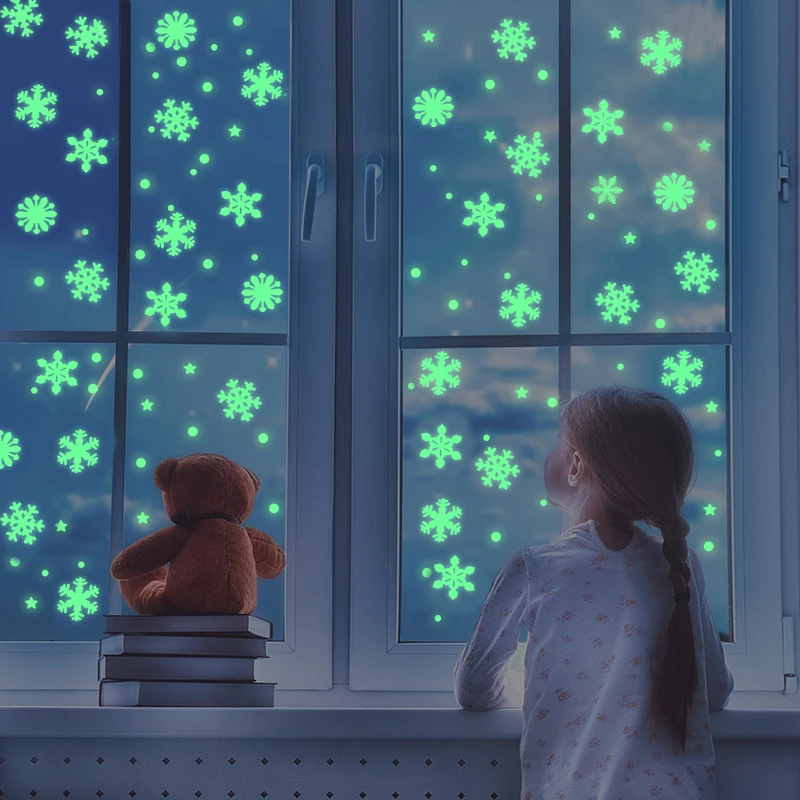 

50Pcs Luminous Snowflake Wall Stickers Glow In The Dark Decal for Kids Baby Rooms Bedroom Christmas Wall Stickers Window Decals
