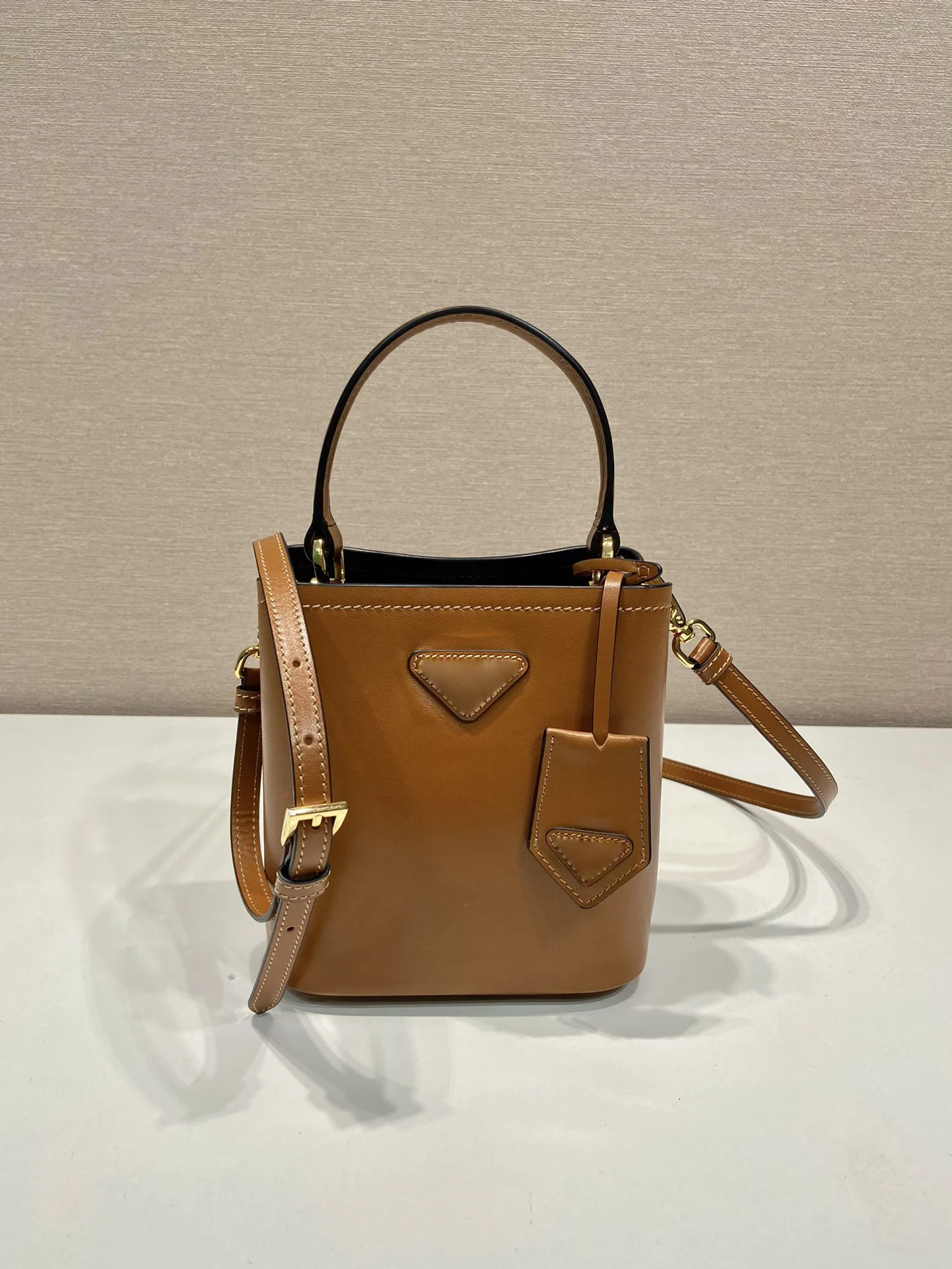 

2023 Elegant and simple handbag 1215