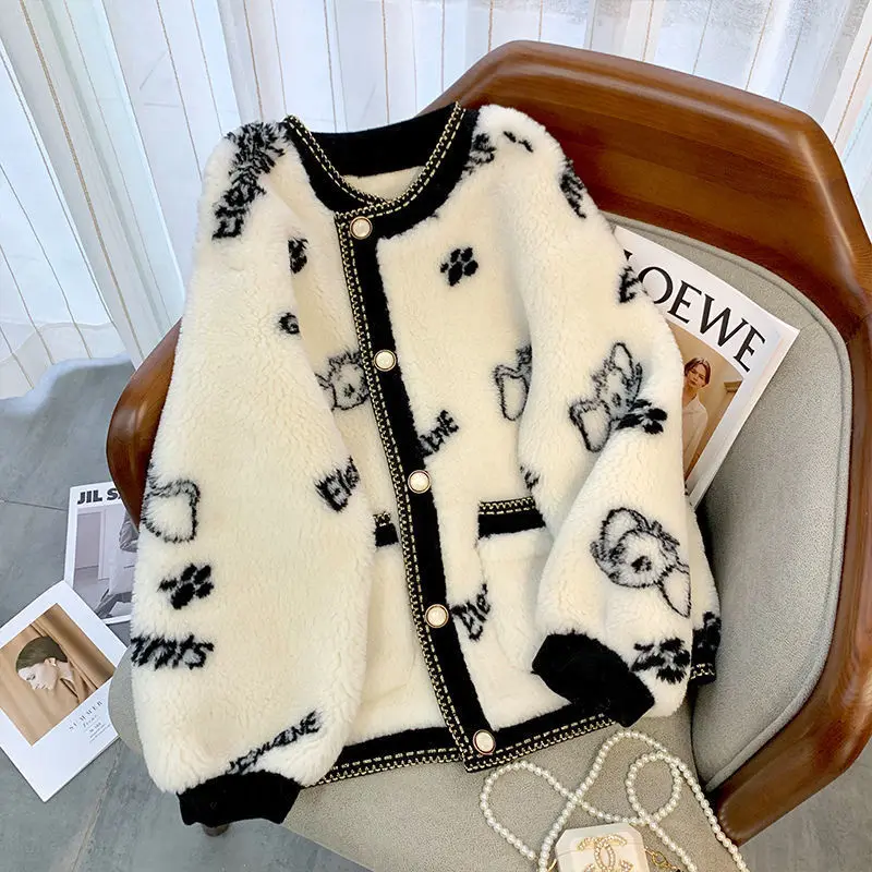 2023 New Autumn Winter Thick Short Loose Retro Coat Female Small Fragrant Wind Lamb Hair Short Thin Retro Cardigan Plush Top