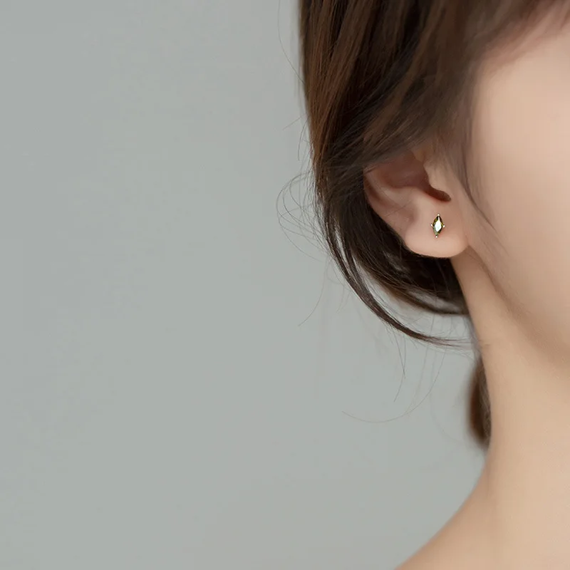 New In Fresh Olive Green Zircon Piercing Earring Simple Geometry Small Ear Stud Earrings for Women Party Jewelry Gifts