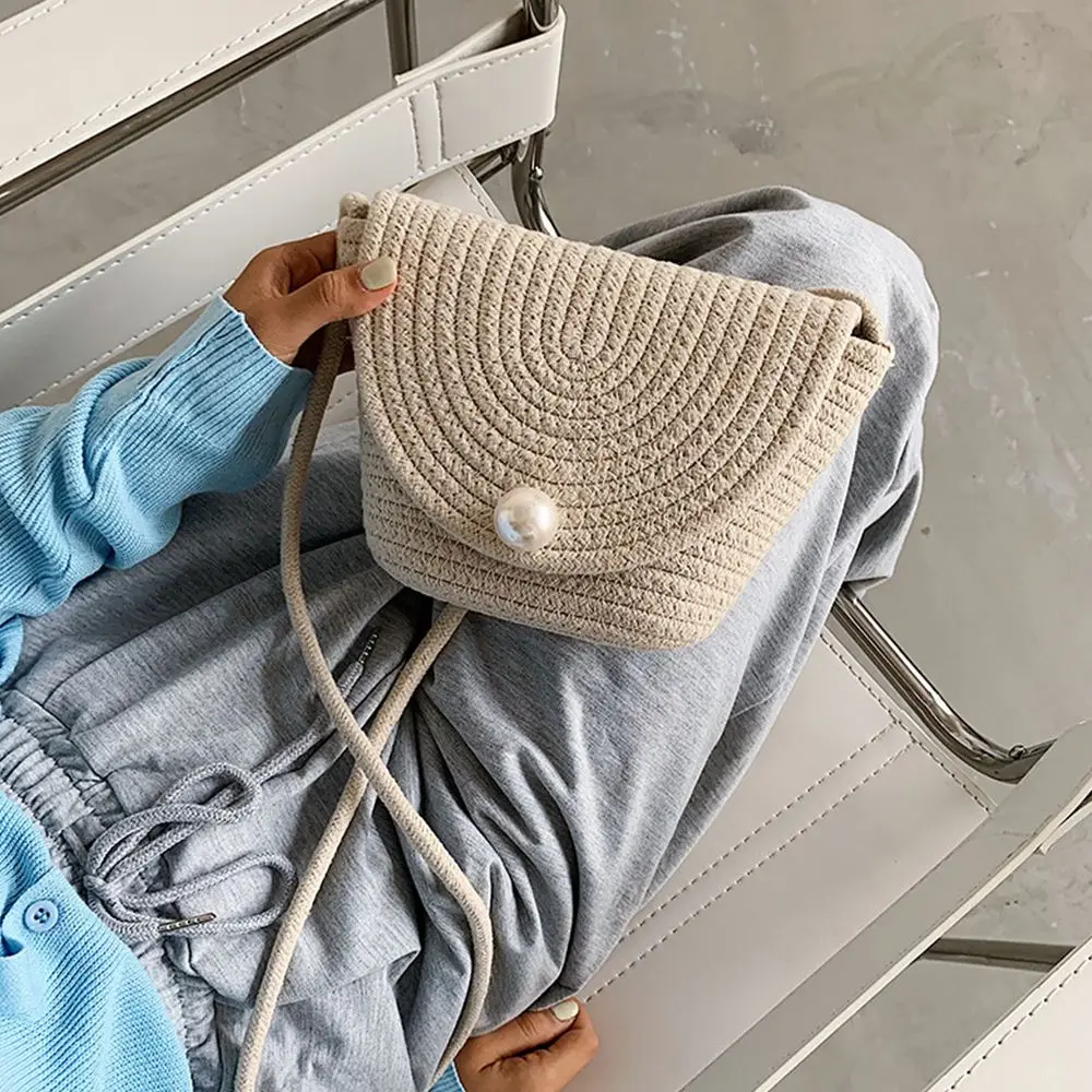 

Cute Portable Woven Beach Bag Outdoor Handbag Pearls Buckle Shell Straw Bag Crossbody Bags Korean Style Bag Women Dumpling Bag