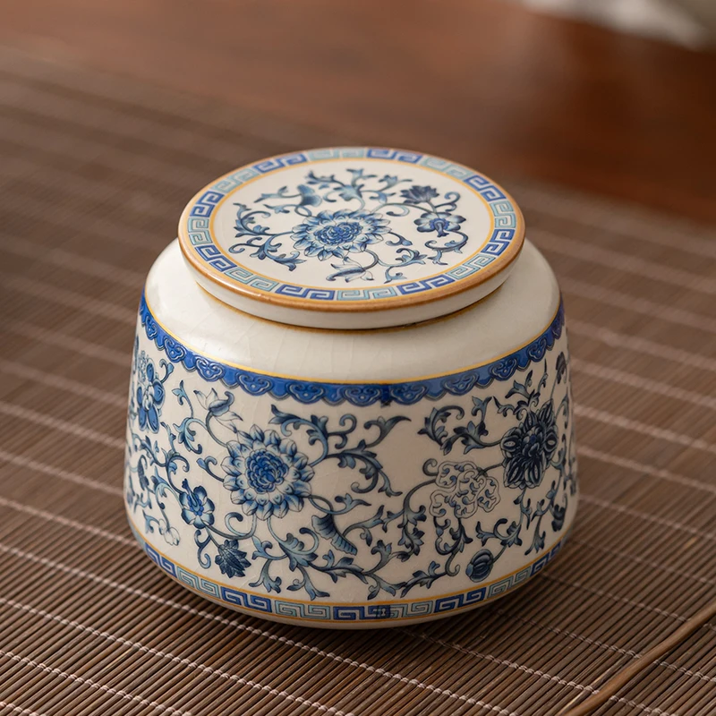 Ceramic storage jar Blue and white porcelain candy jar for home decoration