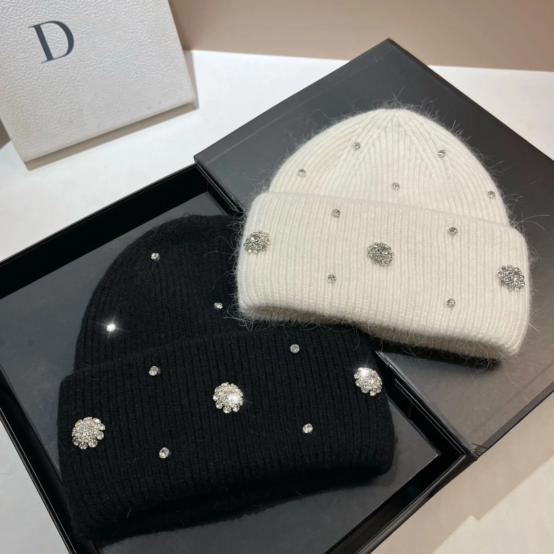 Luxus Strass Echt Kaninchen Fell Gestrickte Hüte für Frauen Winter Warme Wolle Skullies Beanies Dame Casual Beanie Motorhaube Skifahren Kappe