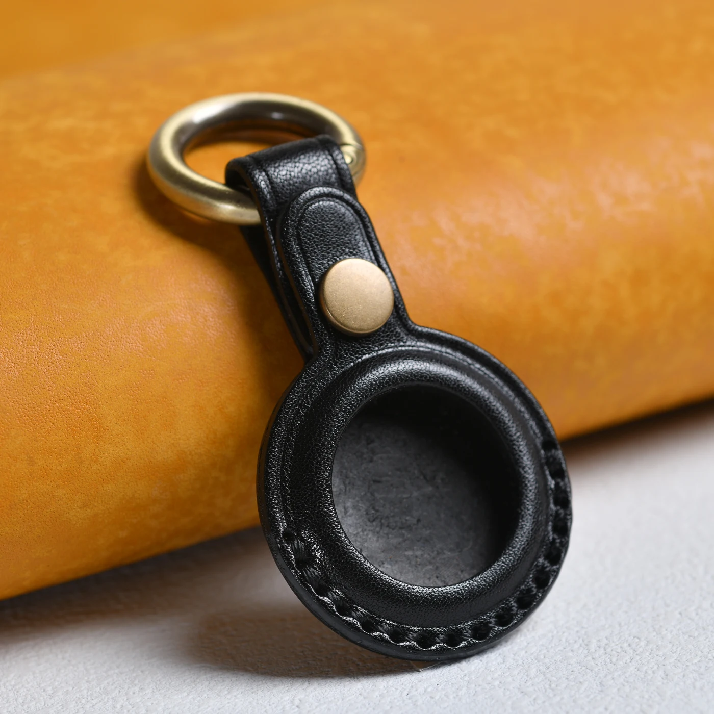 Luxury Leather Key Case with Airtag Holder – Stylish Protective Cover for Keys, Pet Collars, Luggage, and Backpacks