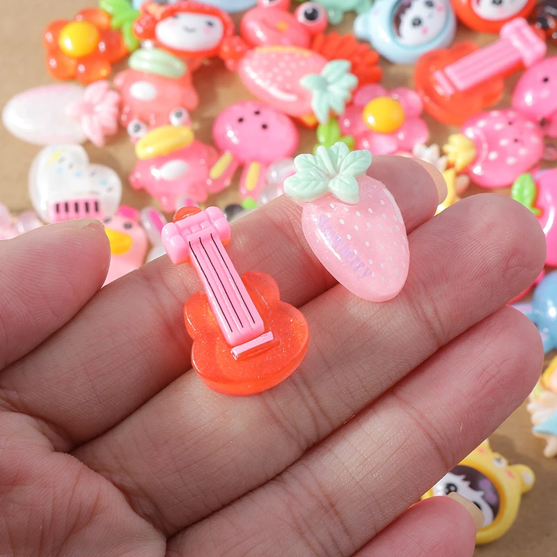 15pcs 믹스 귀여운 동물 꽃 플랫 백 수지 카보숑 장식품 소녀를위한 DIY 스크랩북 헤어핀 브로치 생일 선물