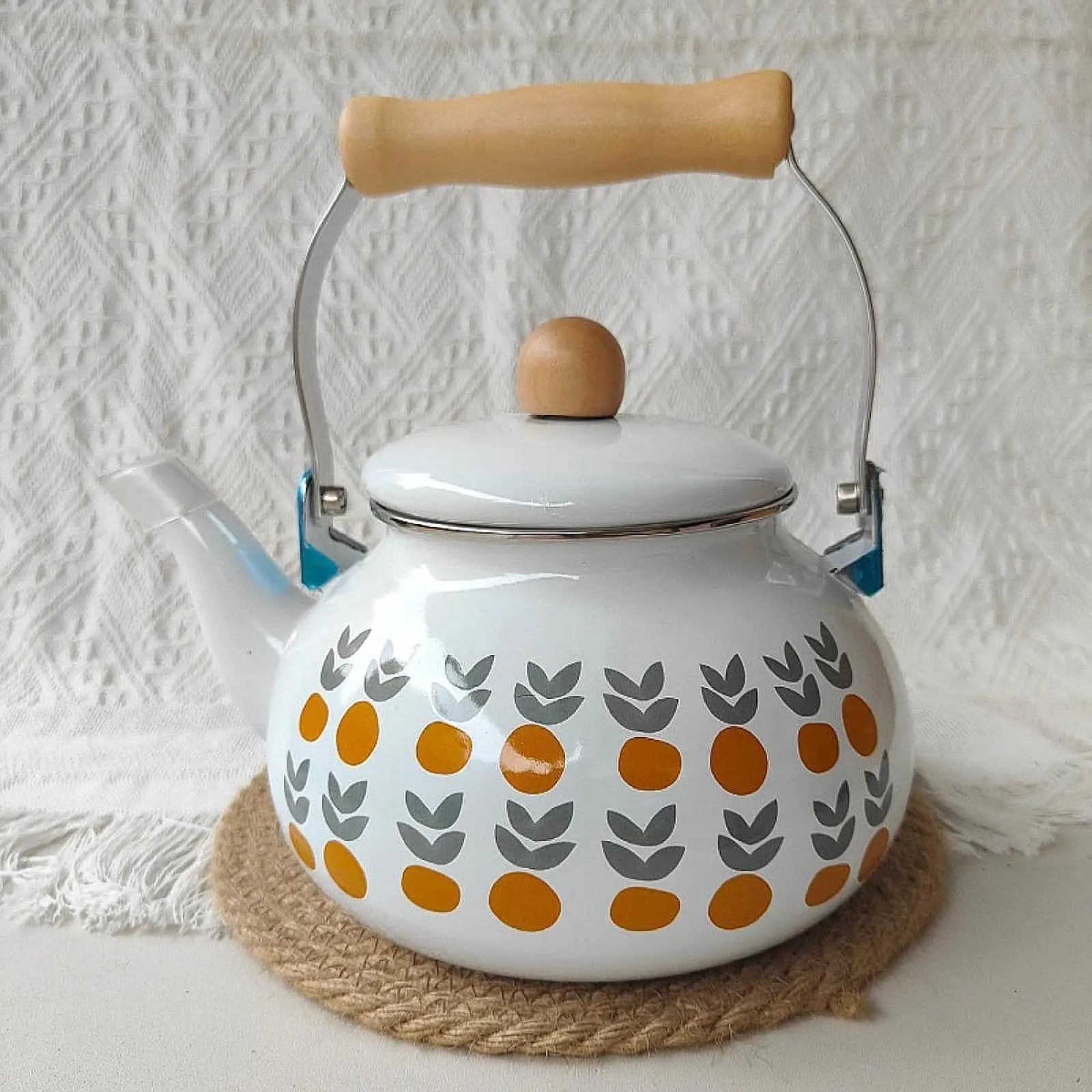 Enamel Teapot 2.5L with Handle Coffee Pot for Kitchen Decor Home Restaurant